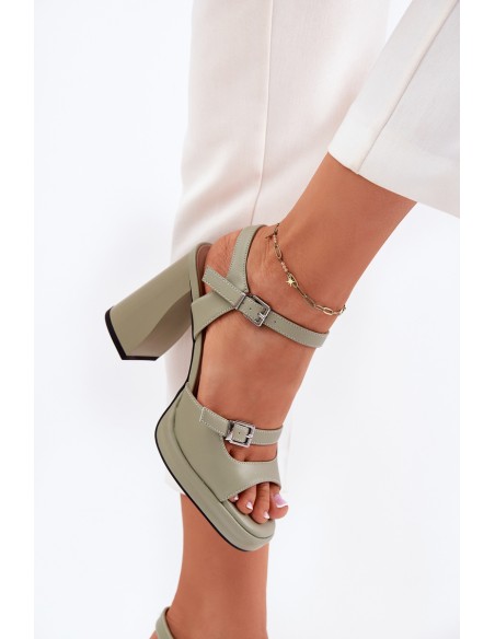 Ladies leather sandals on heel Vinceza 77110 green