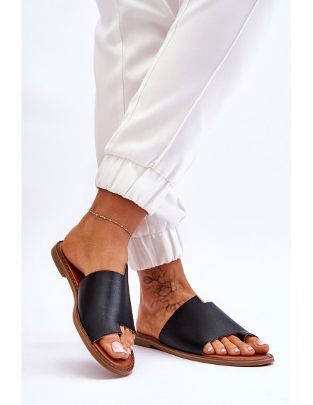 Moteriškos odinės šlepetės juodos Amite spalvos