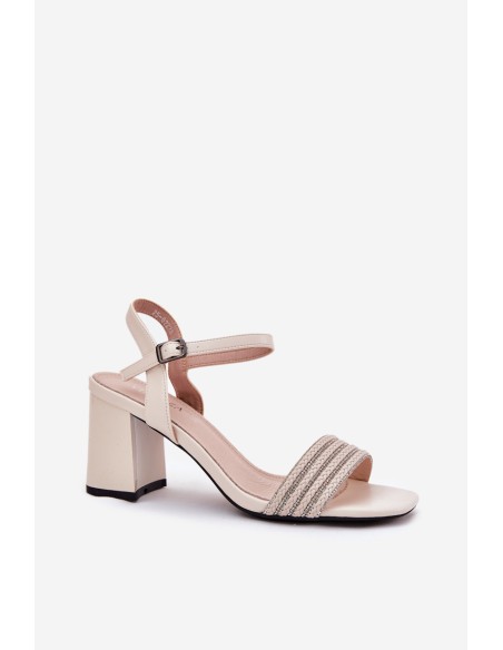 Moteriškos basutės su kulnu, cirkonio akmenimis ir pynėmis, smėlio spalvos Vinceza 62228