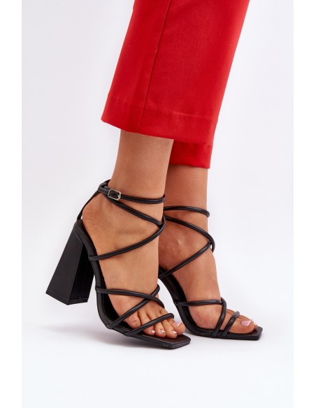 Stilingos juodos aukštakulnės basutės Josette