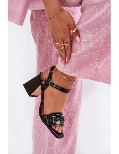 Odinės lakuotos moteriškos basutės su kulnais, juodos spalvos... 