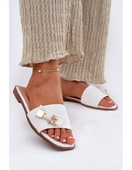 Moteriškos šlepetės plokščiapadžiais kulnais ir kaspinu baltos spalvos „Sallariela“