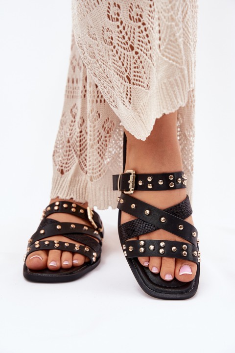 Moteriškos basutės su plokščiu kulnu, dirželiais ir sagtimi, juodos, manituoto rašto. 