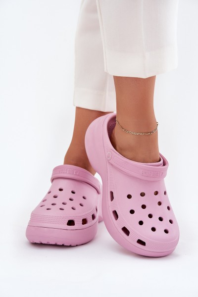Moteriškos šlepetės su putplasčio danga ant masyvaus pado Big Star RR274A120 Pink