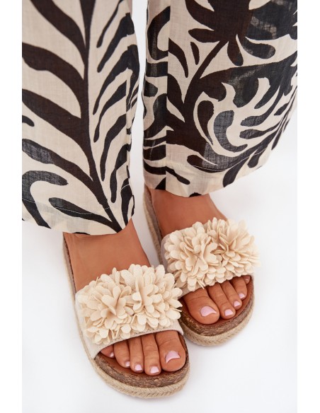 Ladies platform sandals with decorative flowers beige Tessara