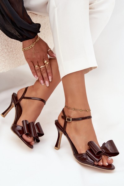 Patent leather high heel sandals with bow chocolate Noliva