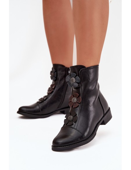 Insulated women's ankle boots with flat heel decorated with flowers black Pravienne