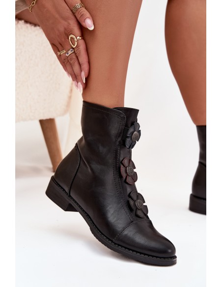 Insulated women's ankle boots with flat heel decorated with flowers black Pravienne