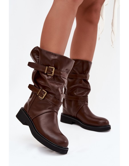 Raukšlėti moteriški aulinukai iki kojos vidurio su dirželiais ir sagtimis rudi Halvessa