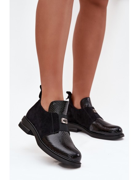 Lakuoti žemakulniai moteriški aulinukai su kulnu, izoliuoti Vinceza 58560 juodi