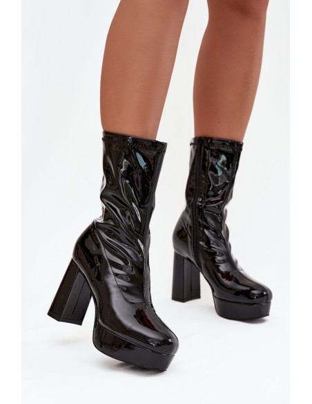 Lakuotos odos moteriški aulinukai ant platformos ir pleišto kulno, juodi Calvessa