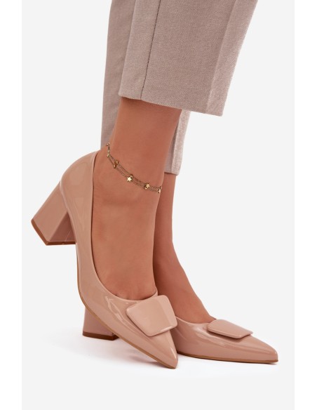 Patent leather pumps on heel with decoration Nude Isoline