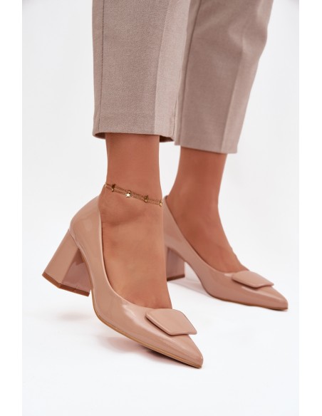 Patent leather pumps on heel with decoration Nude Isoline