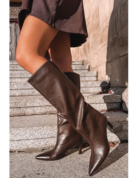 Women's slip on heeled boots with stitching chocolate Olyvia
