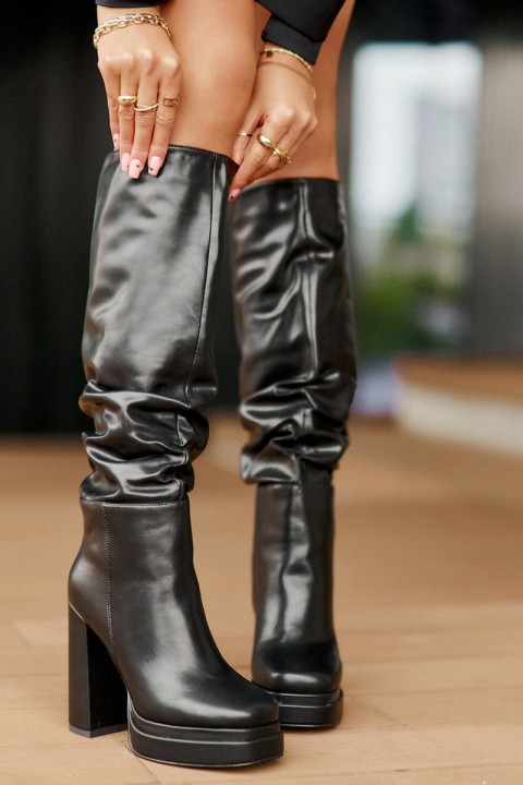 Užmaunami aulinukai ant kulno ir platformos su klostėmis, juodi, pašiltinti „Beridra“