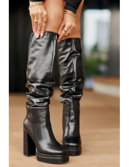 Slip-on ankle boots on heel and platform with gathering insulated black Beridra