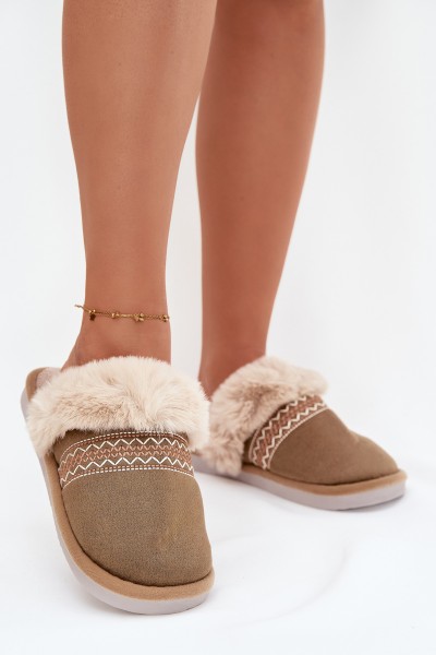 Moteriškos šlepetės su kailiu ir siuvinėjimu, žalios Devianne