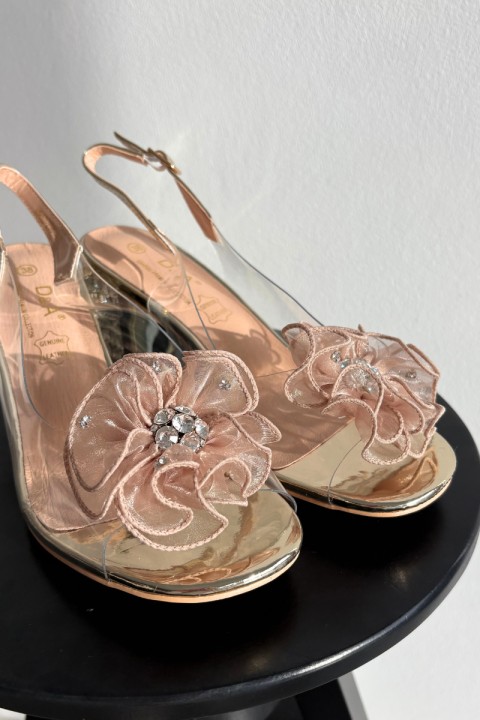 Basutės su blokiniu kulnu ir puošmena D&A MR52-238 Gold