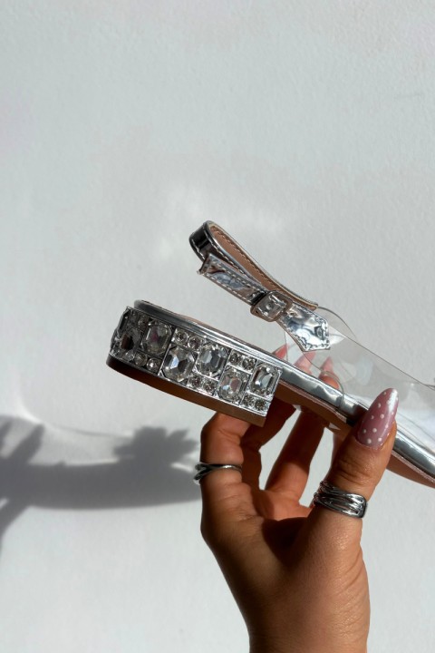 Permatomos žemakulnės basutės su dekoratyvinėmis detalėmis D&A MR52-229 sidabrinės