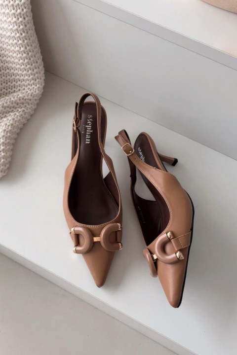 Moteriškos aukštakulnės basutės su dekoratyvinėmis detalėmis, rudos spalvos Brienne