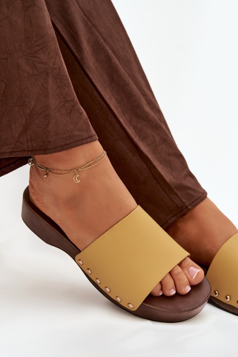 Moteriškos šlepetės su kniedėmis geltonos Terissa