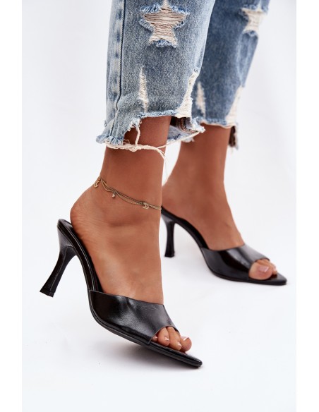 Lakuotos moteriškos basutės su kulniukais juodos Lirissa