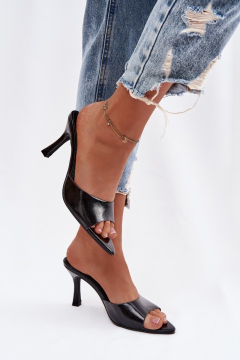 Lakuotos moteriškos basutės su kulniukais juodos Lirissa