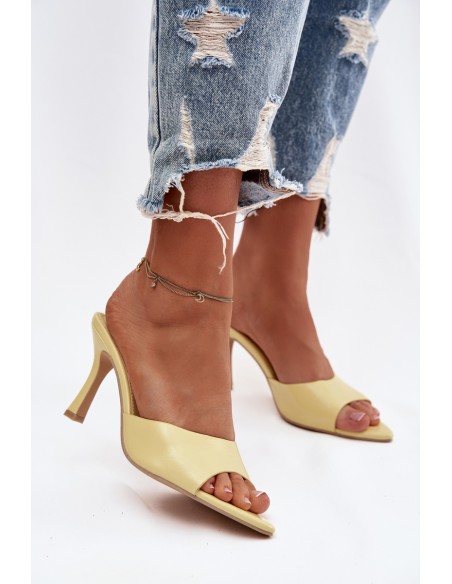 Lakuoti moteriški bateliai su kulnu geltonos spalvos Lirissa