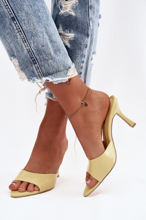 Lakuoti moteriški bateliai su kulnu geltonos spalvos Lirissa