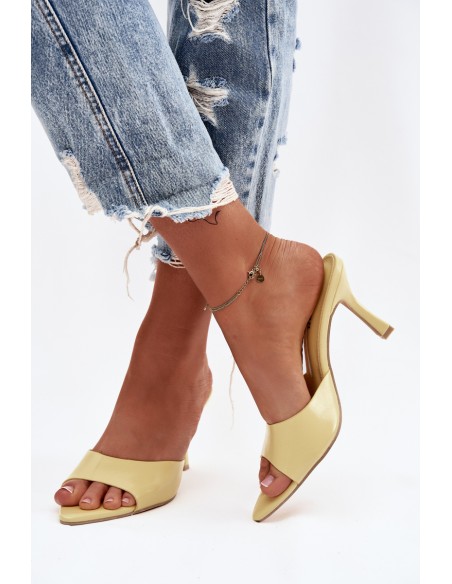 Lakuoti moteriški bateliai su kulnu geltonos spalvos Lirissa