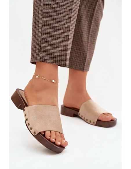 Moteriškos šlepetės plokščiu kulnu su auksinėmis sagtimis smėlio spalvos „Girella“