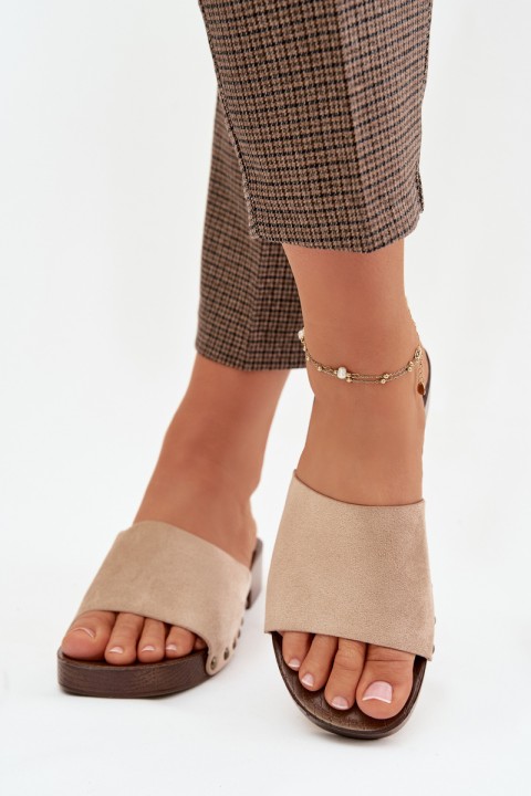 Moteriškos šlepetės plokščiu kulnu su auksinėmis sagtimis smėlio spalvos „Girella“