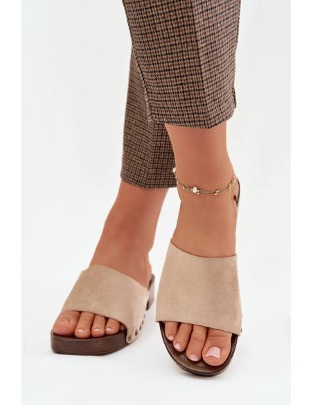 Moteriškos šlepetės plokščiu kulnu su auksinėmis sagtimis smėlio spalvos „Girella“