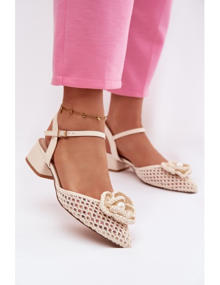 Moteriškos basutės su blokiniu kulnu ir dekoratyvinėmis detalėmis šviesiai smėlio spalvos Vionessa