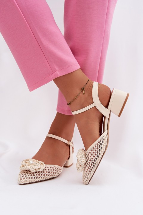 Moteriškos basutės su blokiniu kulnu ir dekoratyvinėmis detalėmis šviesiai smėlio spalvos Vionessa