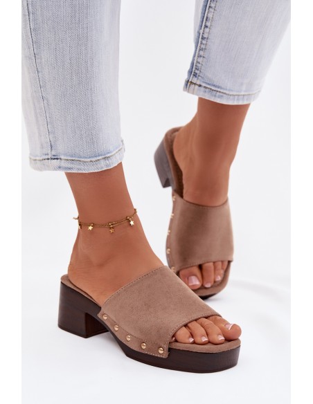 Moteriškos basutės su blokiniu kulnu tamsiai smėlio spalvos su auksinėmis sagtimis Davessa