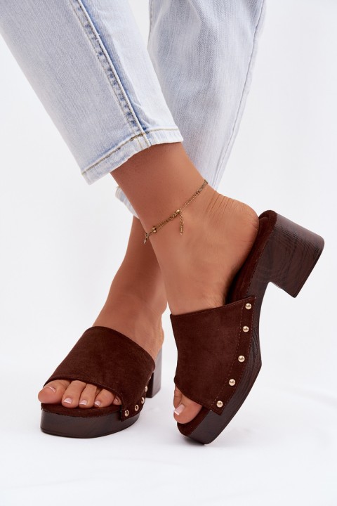 Moteriškos platforminės šlepetės su auksinėmis sagtimis šokolado spalvos „Davessa“