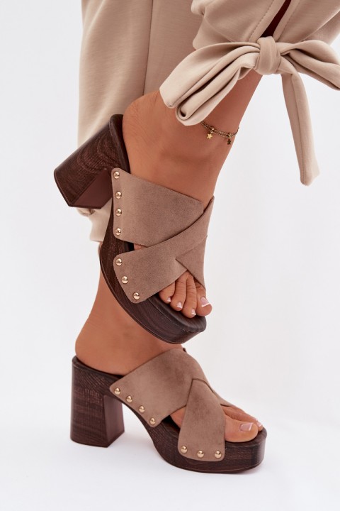 Moteriškos basutės su blokiniu kulnu ir auksinėmis sagtimis tamsiai smėlio spalvos „Nerelle“