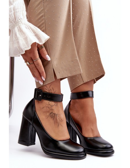 Heeled Sandals with Buckle Black Idovana