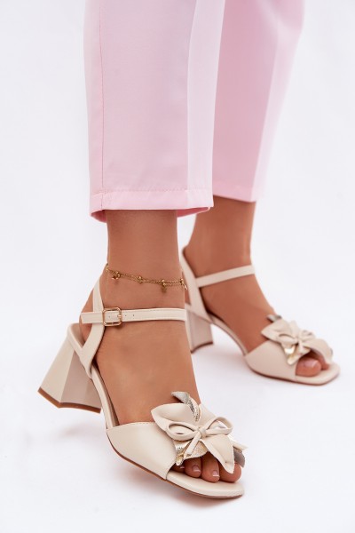 Women's Block Heel Sandals With Decorative Flower Vinceza 20283 Beige