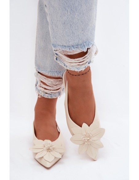 Women's Flat Heel Sandals With Decorative Flower Jasnobeżowe Telivette