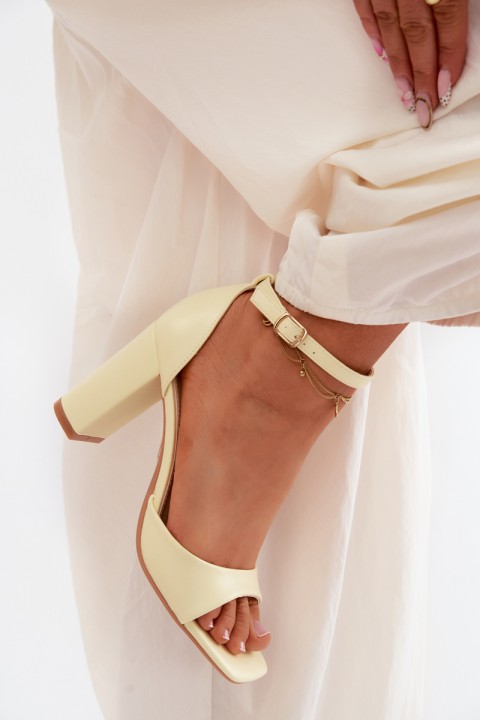 Women's Block Heel Sandals In Faux Leather Yellow Melvra