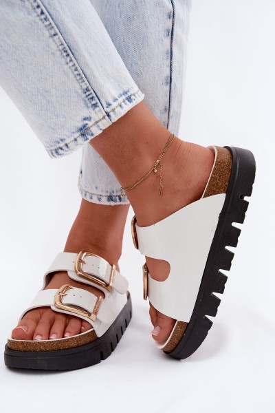 Lacquered Women's Flat Sandals With Gold Clips Lee Cooper LCW-26-35-4460L White