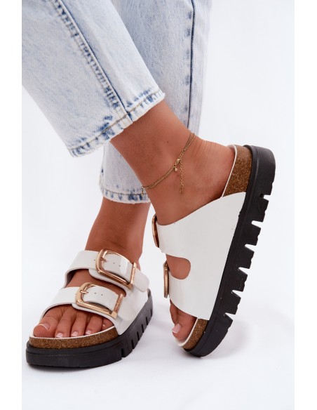 Lacquered Women's Flat Sandals With Gold Clips Lee Cooper LCW-26-35-4460L White