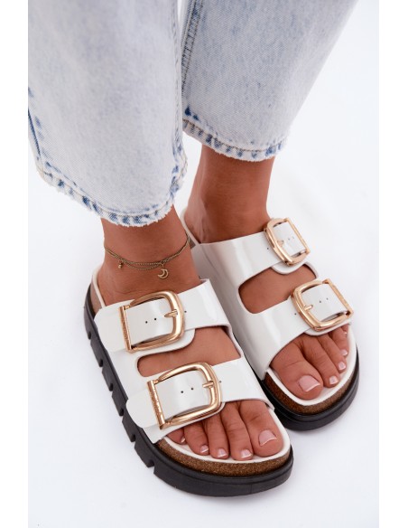 Lacquered Women's Flat Sandals With Gold Clips Lee Cooper LCW-26-35-4460L White