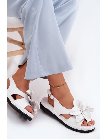 Leather Women's Sandals With Decorative Flower Vinceza 66917 White