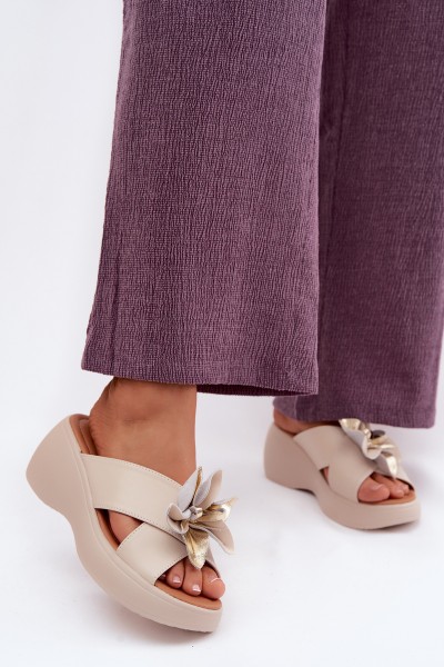 Leather Platform Sandals With Decorative Flower Vinceza 41511 Beige