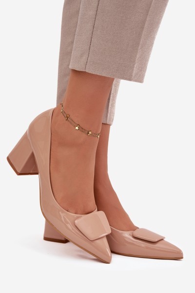 Patent leather pumps on heel with decoration Nude Isoline