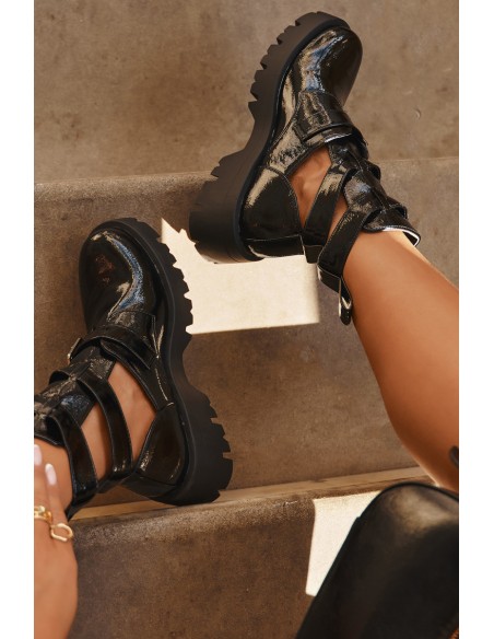 Lacquered Women's Boots with Straps and Silver Clamps Black Helisse