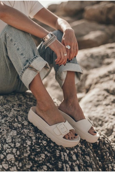 Women's Foam Platform Slides With Buckle Beige Caramel